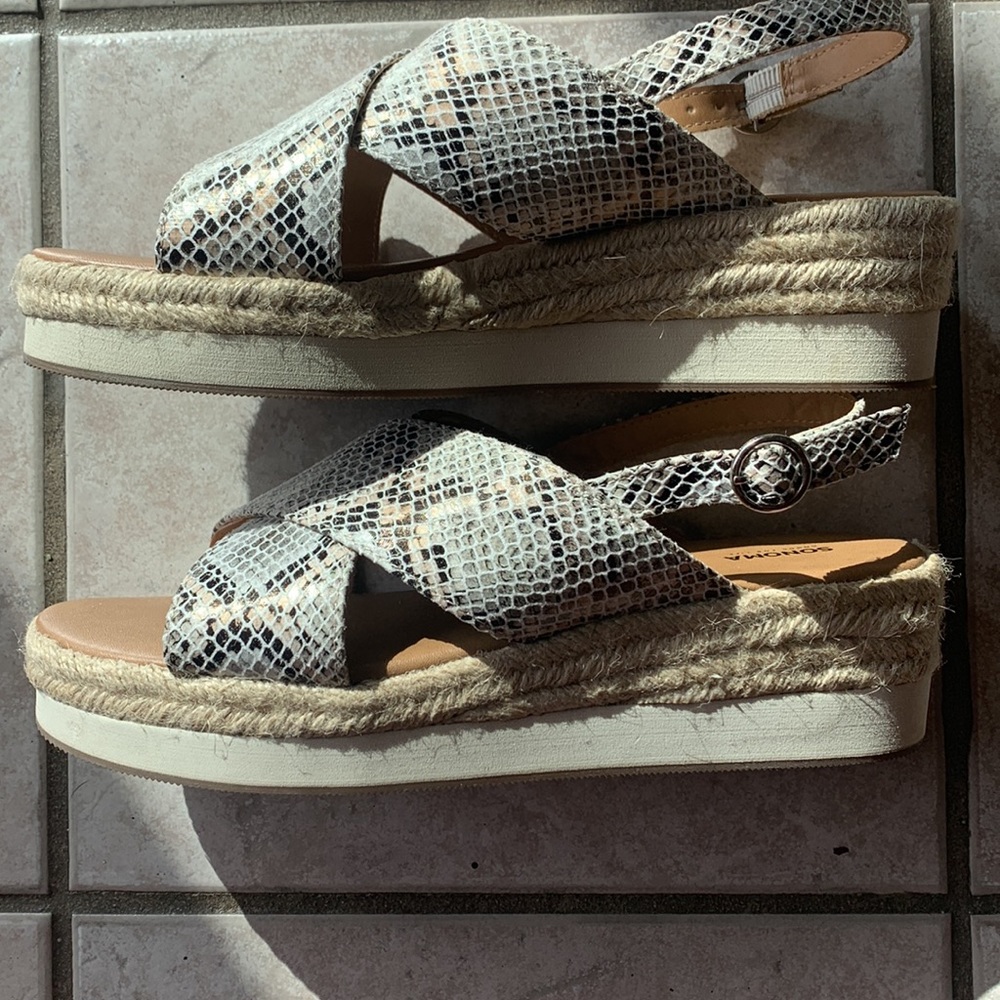 Leopard Sandals - Picture 2 of 10